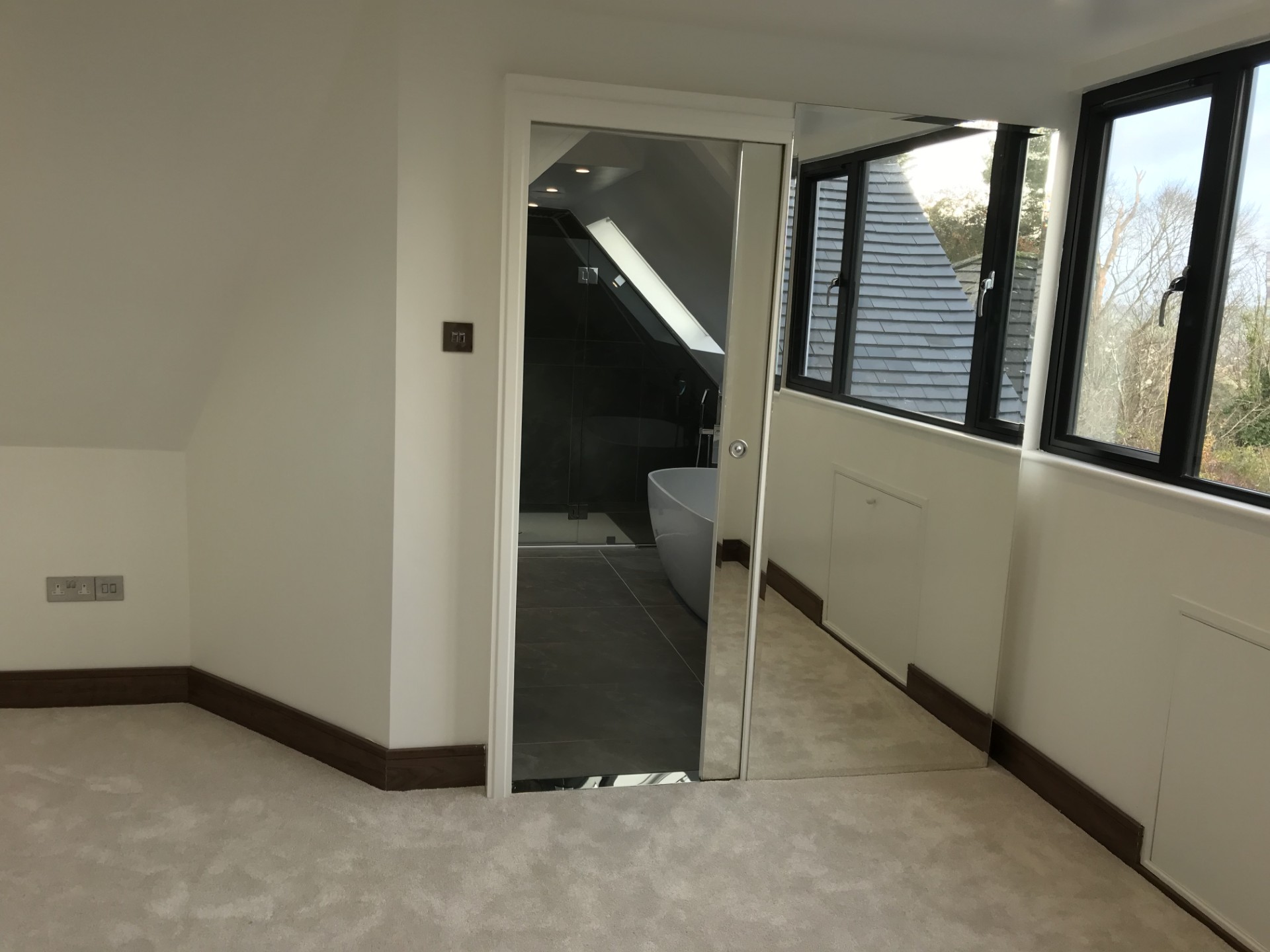 Mirror sliding door